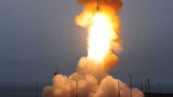 فشل تجربة اطلاق صاروخ بالستي اميركي عابر للقارات