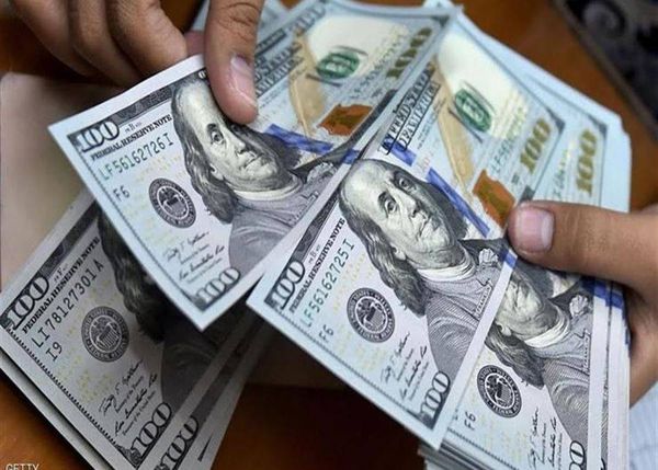 إنخفاض في سعر صرف الدولار في السوق السوداء عصراً