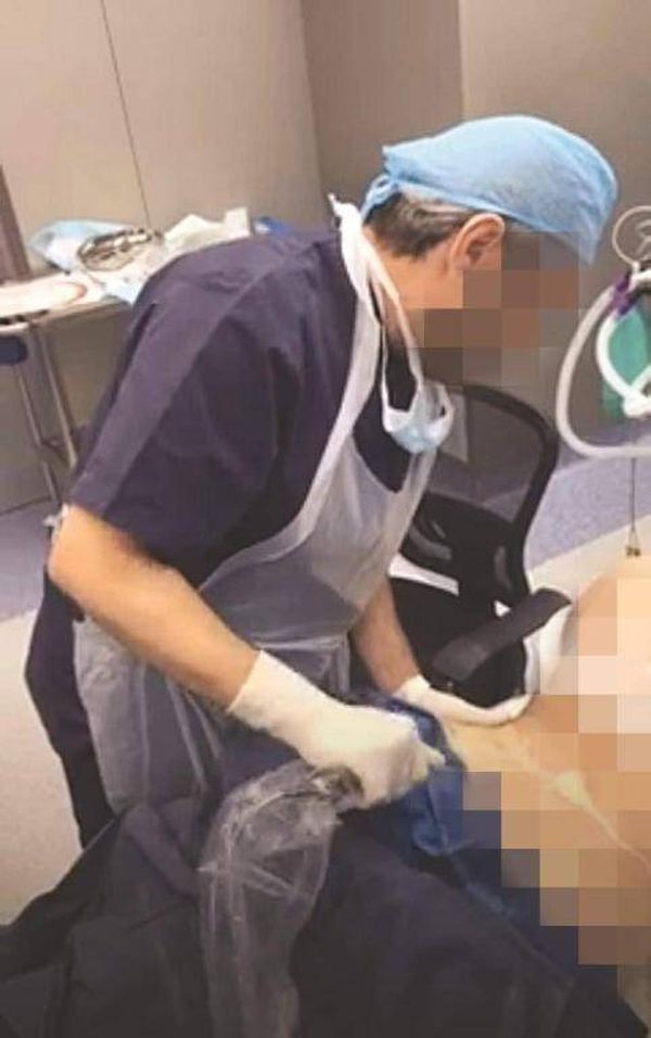 طبيب كويتي عالج سيدة وصوّرها عارية ونشر التفاصيل على حسابه