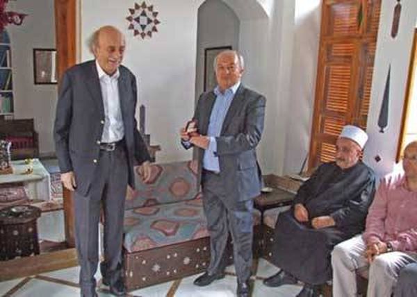 جنبلاط كرّم أوزيلدز : نعمل مع تركيا
والأردن لحماية الدروز في سوريا