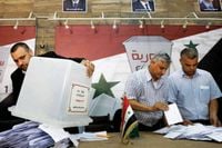 الانتخابات الرئاسية السورية: تواصل عملية فرز الأصوات
الاتحاد الأوروبي يمدد عقوباته على سوريا لعام اضافي