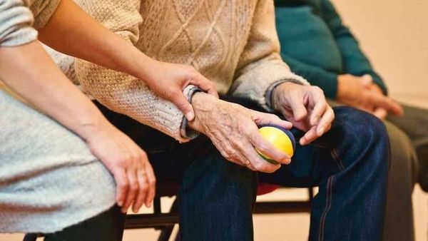 القبض على مسن (102عام) بتهمة ...