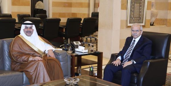 الرئيس سلام استقبل سفير المملكة العربية السعودية في لبنان فهد بن عبد الرحمن الدوسري وجرى البحث في الأوضاع في لبنان والمنطقة ولا سيما التطورات في الجنوب إضافة إلى سبل تعزيز التعاون المشترك والبنّاء بين البلدين الشقيقين