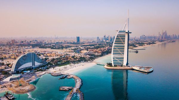 دبي تتربّع على عرش مدن الأثرياء في العالم