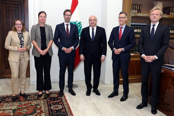 عون: لبنان متمسك ببقاء "اليونيفيل" والجيش يقوم بواجبه كاملاً في الجنوب