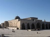 عشرات المستوطنين المتطرفين اليهود يقتحمون المسجد الاقصى