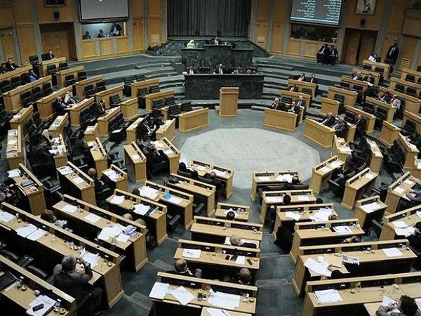 جدل واسع في الأردن بسبب رواتب النواب...