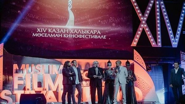 فنان عربي شهير يفوز بجائزة مهرجان السينما الإسلامية في روسيا