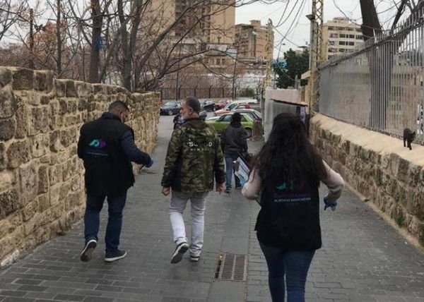 جمعية المواساة وزعت قسائم شرائية على العائلات الأكثر حاجة في هذه المنطقة