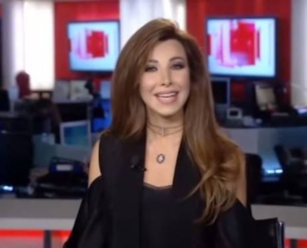 بالفيديو.. نانسي عجرم مذيعة أخبار!!