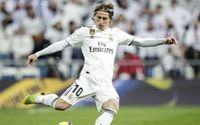 4 أسماء لخلافة مودريتش في ريال مدريد