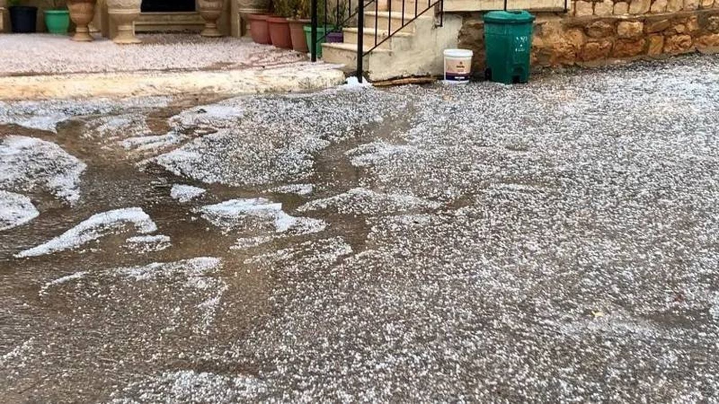 عاصفة مطر وبرد تشلّ الطرق في النبطية وسط انقطاع الكهرباء