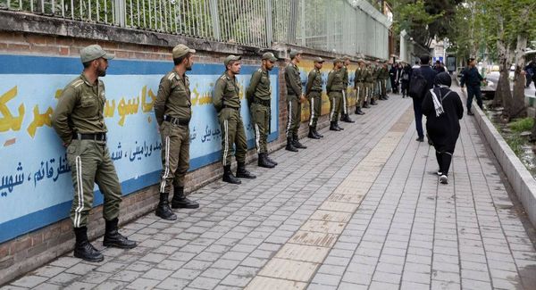 مسوؤل: قوات الأمن الإيرانية ستواجه "الاضطرابات التى تخدم أمريكا"