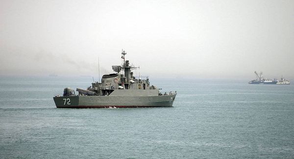 قائد بالحرس الثوري يهدد بمنع مرور شحنات النفط في مضيق هرمز