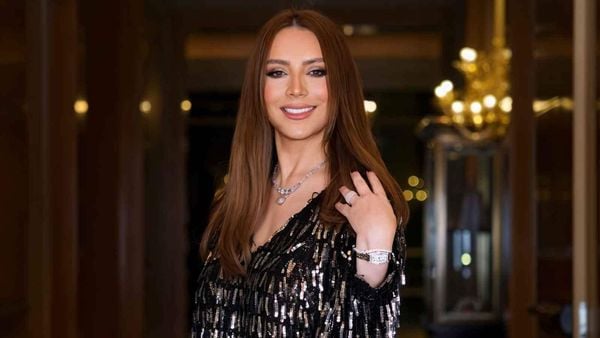 شكران مرتجى تبكي ندمًا على والدتها: «الفن سرقني منها»