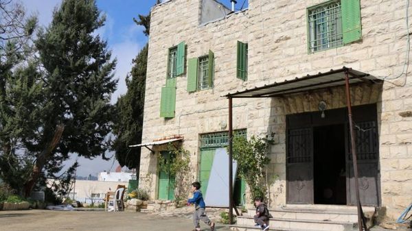 بالقوة أو بالتزوير: كيف يطالب المستوطنون بمنازل الفلسطينيين؟