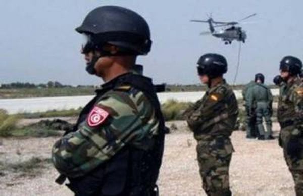 الجيش التونسي يطوق جبل زلطن بقابس ويقتل 3 مسلحين