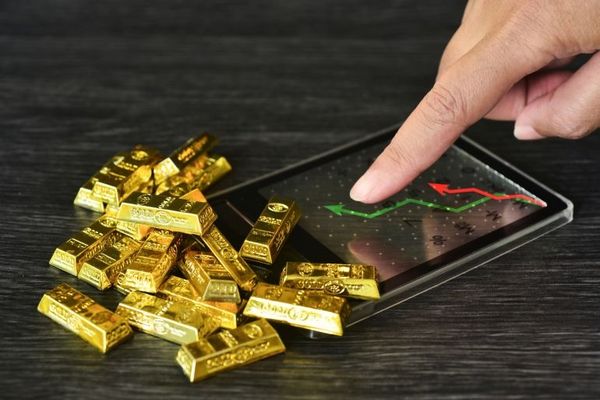 الذهب يتجه لمكاسب أسبوعية طفيفة وسط ترقب بيانات الوظائف الأميركية