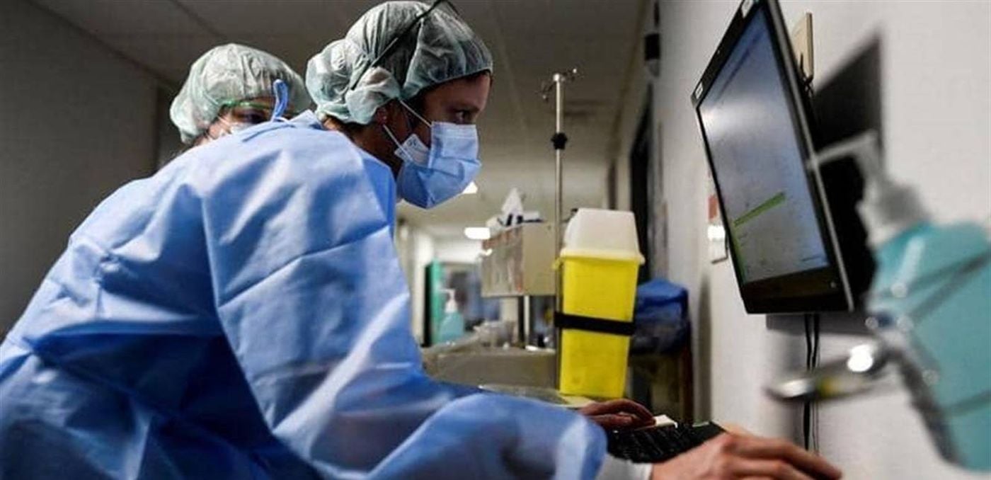 بالصورة- عجوز تحتفل بعيد ميلادها الـ107 بعد تعافيها من كورونا