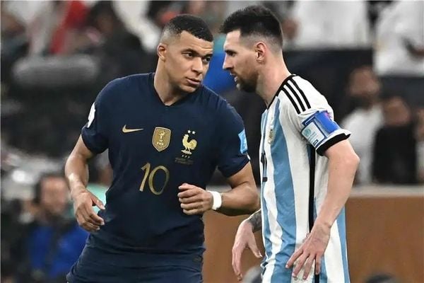 ميسي ومبابي ويامال في القائمة.. مفاجآت بالجملة في سباق الكرة الذهبية