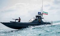إيران احتجزت ناقلة نفط في خليج عمان والبحرية الأميركية تطالب بالإفراج عنها