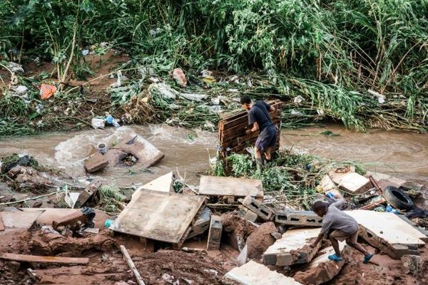 51 قتيلاً على الاقل في فيضانات جنوب افريقيا ورئيس البلاد يزور المناطق المتضررة