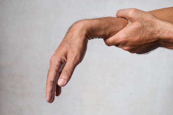إليكم هذه التمارين لتجنب آلام اليدين
