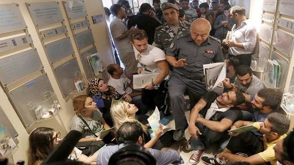 تعتبر حملة #طلعت_ريحتكم أكبر حركة احتجاج  في تاريخ لبنان الحديث تنظم بمعزل عن الأحزاب