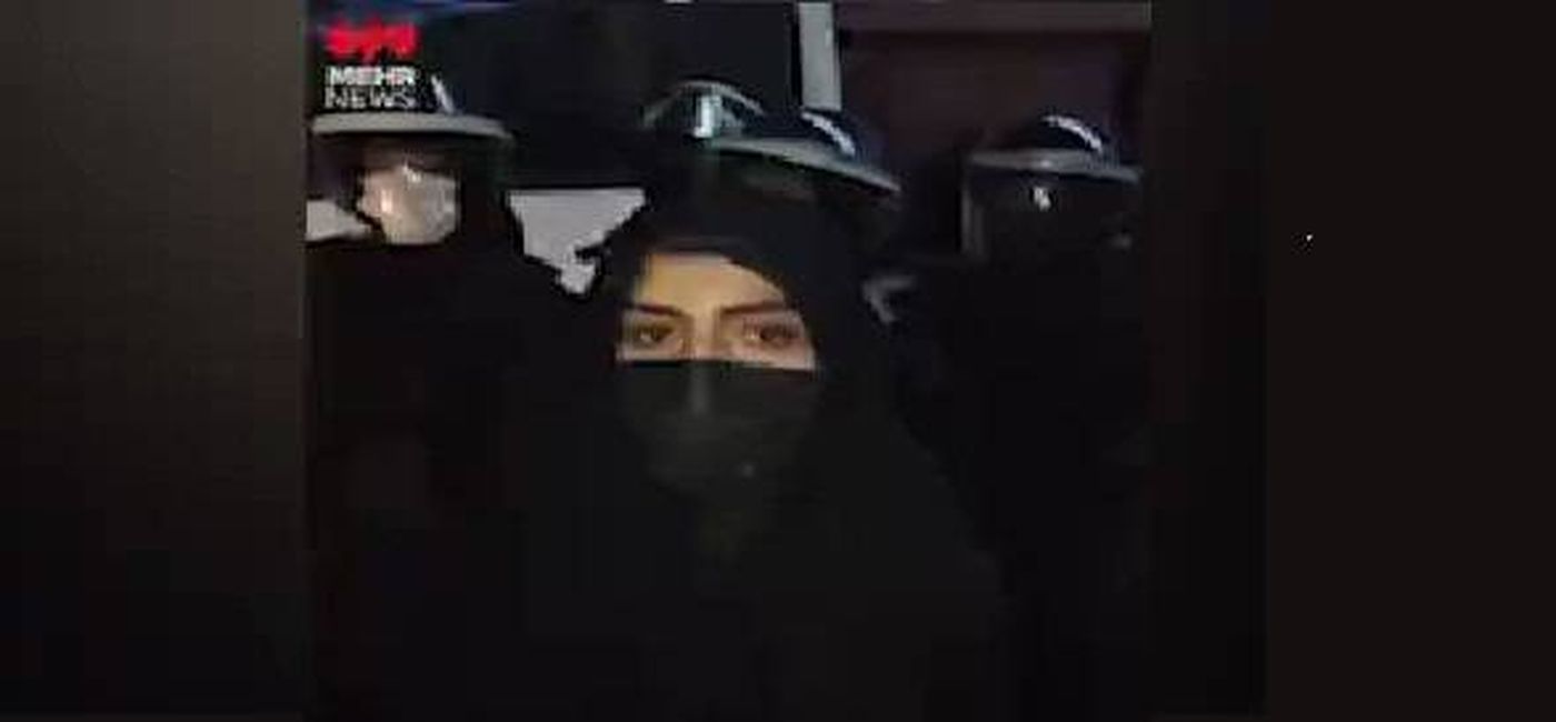وحدة نسائية بشرطة مكافحة الشغب تنفّذ أولى مهامها في إيران