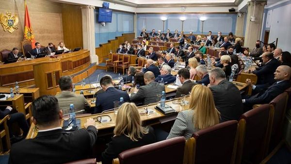 مونتينيغرو: البرلمان يحجب الثقة عن الحكومة