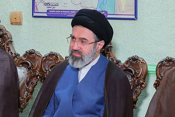 خامنئي: يجب تجنب الحديث عن كل ما من شأنه رفع معنويات العدو، وسنعتمد على الإنتاج المحلي والإنفاق الرشيد.