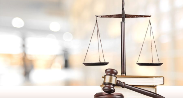 التشبث بتطبيق القانون ايضاً وايضاً