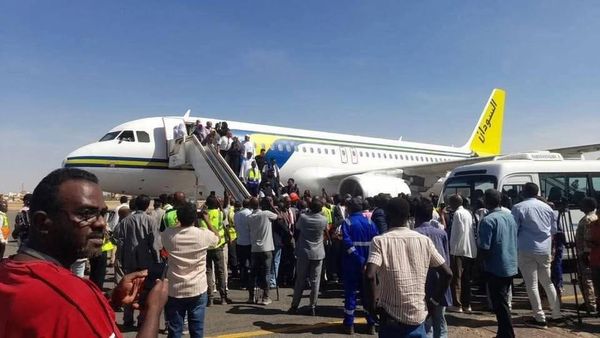 وصول أول رحلة طيران مُجدولة الى مطار الخرطوم