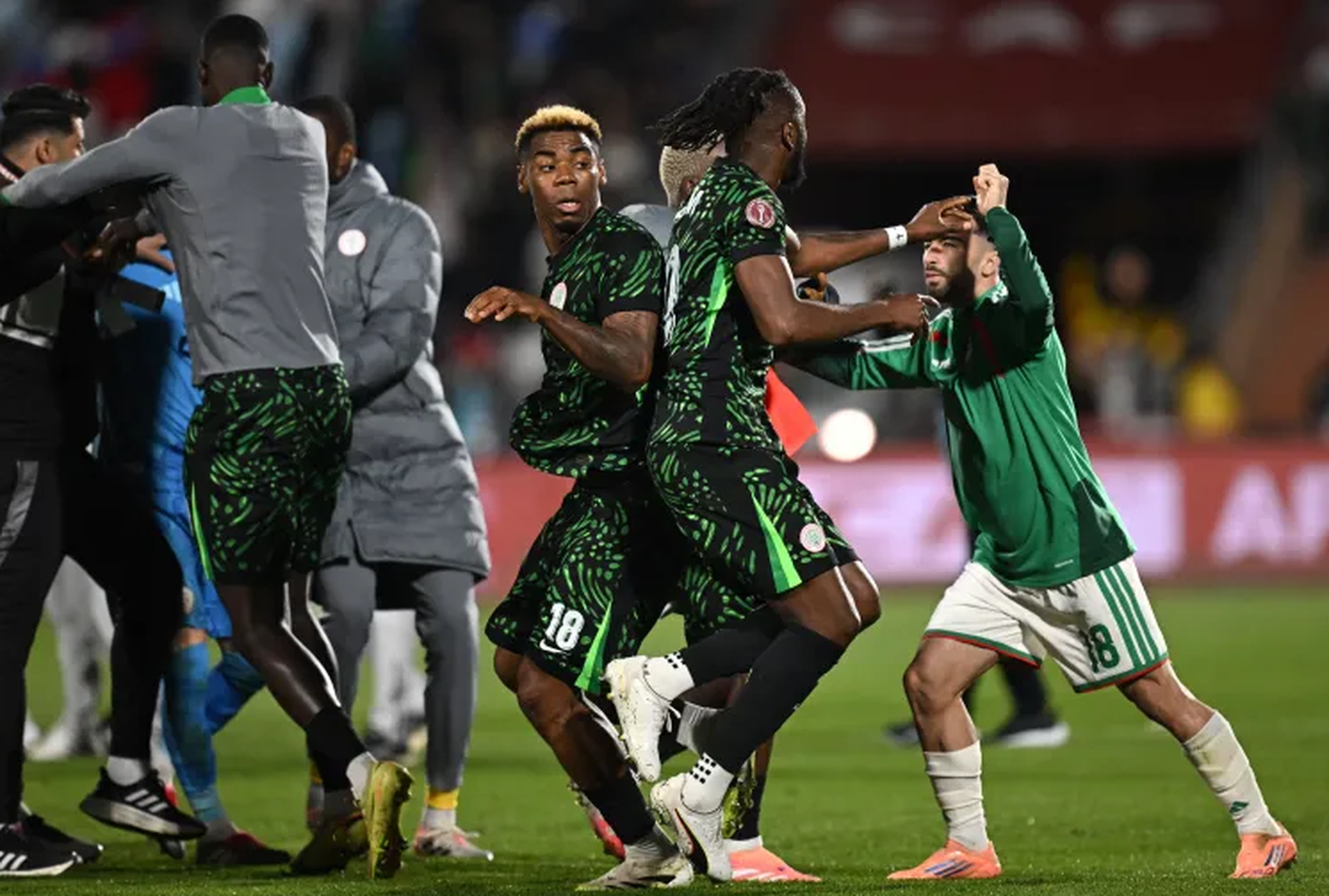 بعد أحداث مباراة نيجيريا والجزائر... الكاف يفتح تحقيقًا