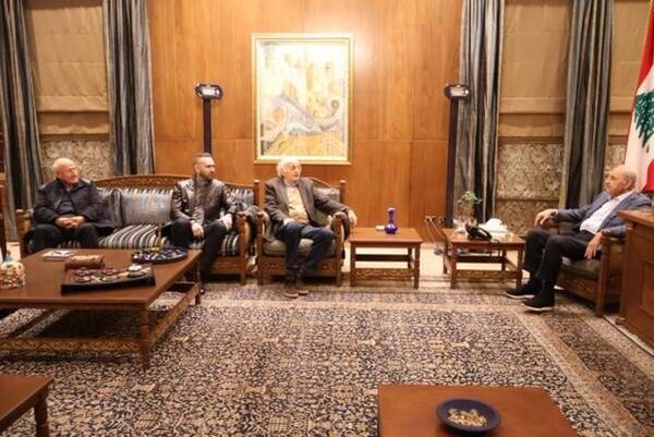 جنبلاط بعد لقاء بري: نرفض التفاوض تحت النار