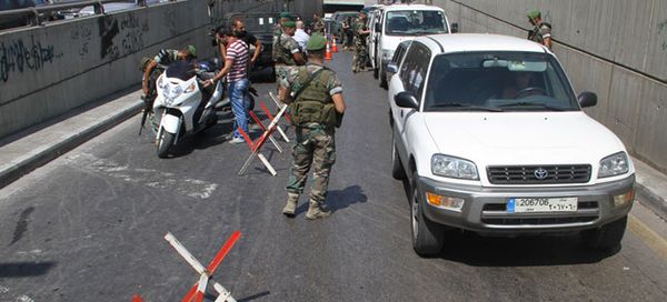 شربل : نعمل لخطة أمنية في طرابلس لكنها معقدة وأصعب من غيرها <br>
العميد بصبوص لنقابة المحررين : سيارات ملغومة يحضّرون لتفجيرها ونحاول منعها <br>
هل جبران باسيل هو سبب الخلاف بين العماد عون والوزير فرنجية؟ <br>
اجتماعات بين المردة والقوات وبين العونيين والاشتراكيين وطاولة الحوار قريبة