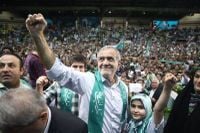 إيران تدخل في صمت انتخابي... انسحاب مرشحَين وتوقع فوز بزشكيان