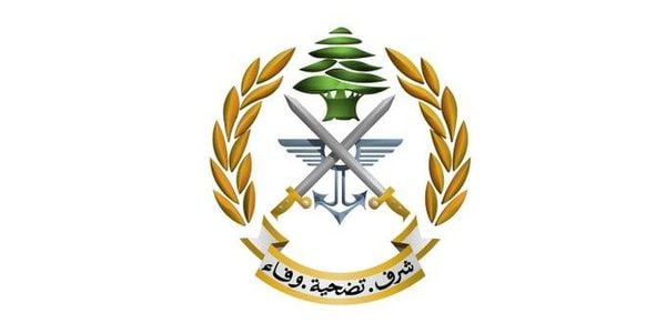 الجيش يوقف ثلاثة أشخاص أثناء محاولتهم تهريب سيارتين مسروقتين