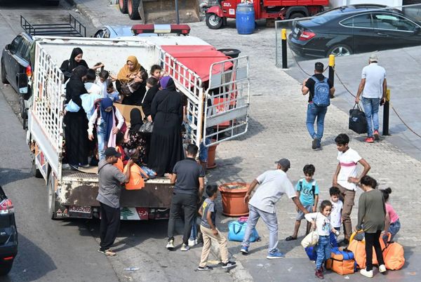 "عدد مراكز الإيواء ارتفع الى 565"
ياسين: 115 اعتداء يوم الخميس أسفر عن 60 شهيداً
الأمن العام سجّل عبور 15600 سوري و16130 لبنانيا الى سوريا
