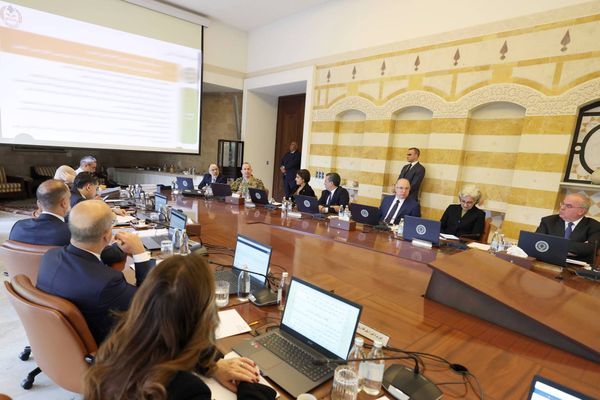 «شراء للوقت» شمال الليطاني... وقلق من «لكن» نتانياهو!
هيكل يرفض المهل الزمنية... عون ــ بري: لحماية السلم الأهلي
حَراك ديبلوماسي سعودي ــ فرنسي... وإطلاق «يد» البيطار؟