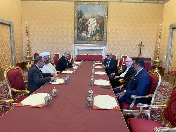 الفاتيكان يؤكد دعمه للبنان... وبارولين يستبشر بخلاصه