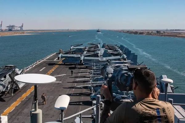 "التايمز": ضربات إيران تدفع واشنطن لنقل مركز الأسطول الخامس من البحرين إلى تامبا