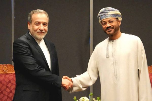 عراقجي والبوسعيدي يبحثان أمن الملاحة وسبل خفض التوترات الإقليمية