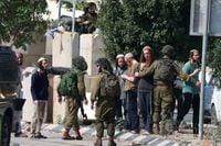 إصابة فلسطينيين اثنين بهجوم مستوطنين شمال الضفة الغربية