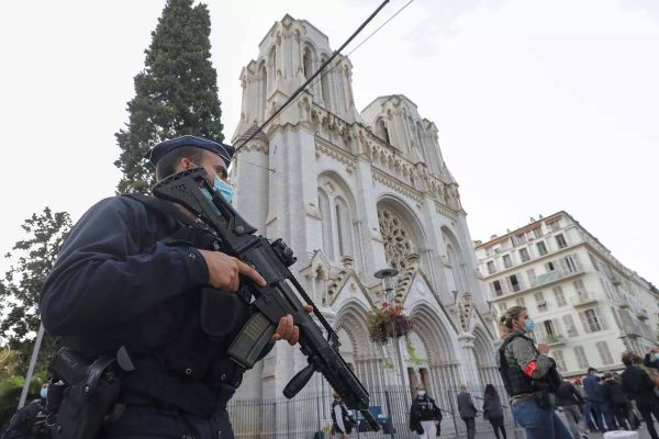 وزير داخلية فرنسا بعد هجوم «نيس»: نواجه عدواً بالداخل والخارج وأردوغان تجاوز الحدود
