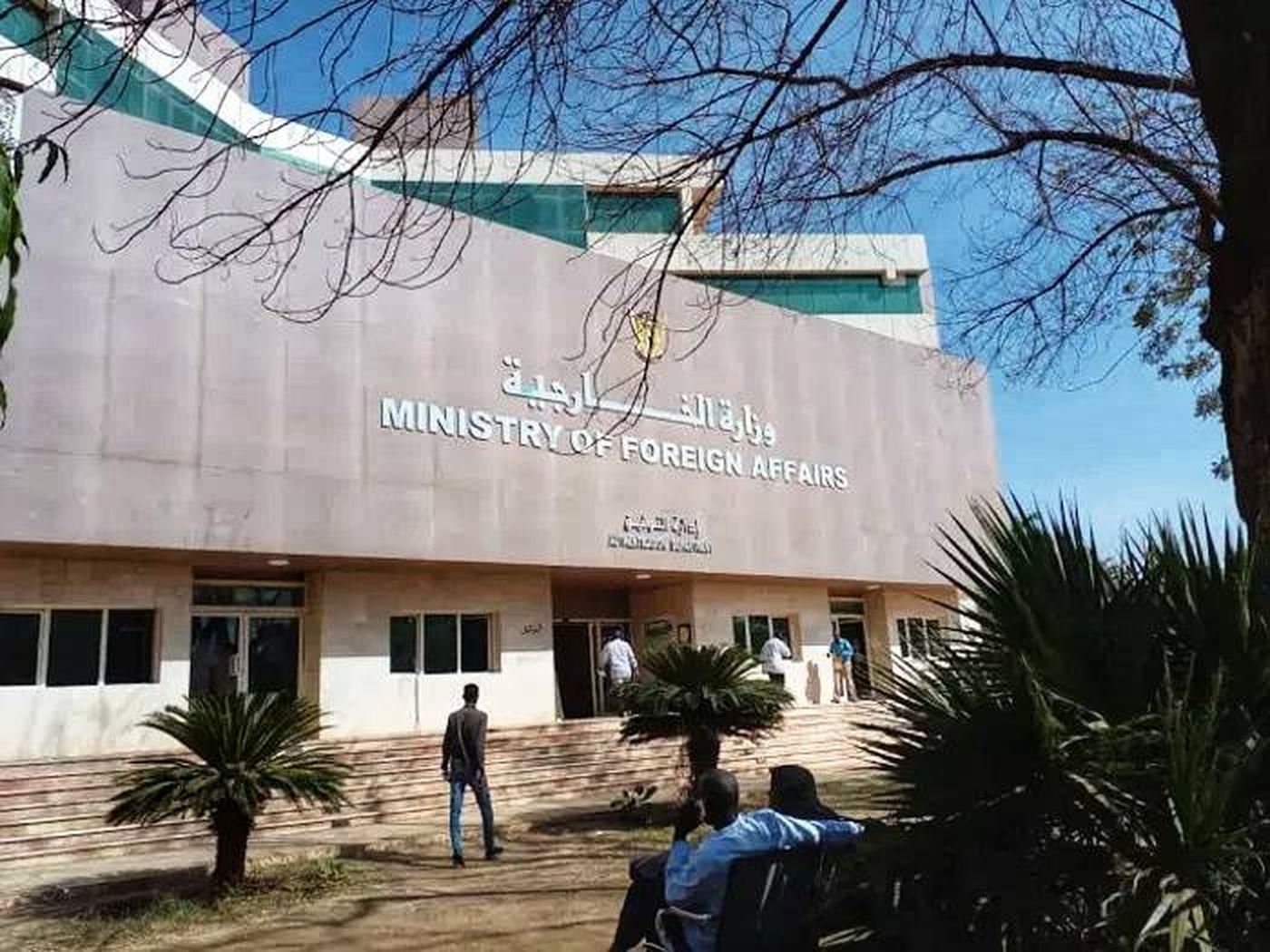 "تتنافى مع الأعراف والقواعد الدبلوماسية"... الخارجية السودانية تندّد بتصريحات السفير الأميركي بالخرطوم