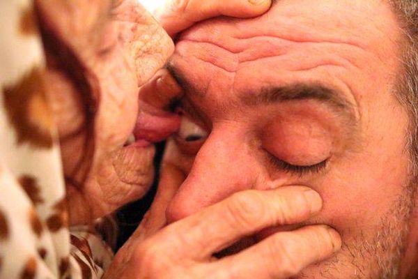 لُعاب سحري يعيد نظر المكفوفين