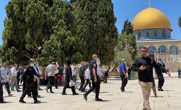 المستوطنون يقتحمون المسجد الأقصى مجدداً ومحاولة إطلاق نار على موقع عسكري للاحتلال