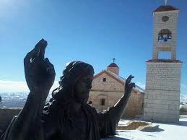 صيدنايا تحت النار بعد معلولا 
