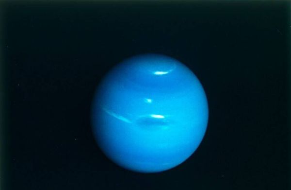 رصد الشفق القطبي الغامض لكوكب نبتون